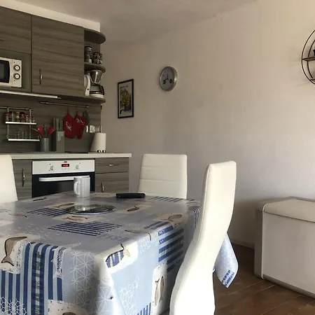 Cyprien - T2 Rdc 4p Avec Piscine, Proche Et Port, Parking Prive, Animaux Admis - Fr-1-793-7 *